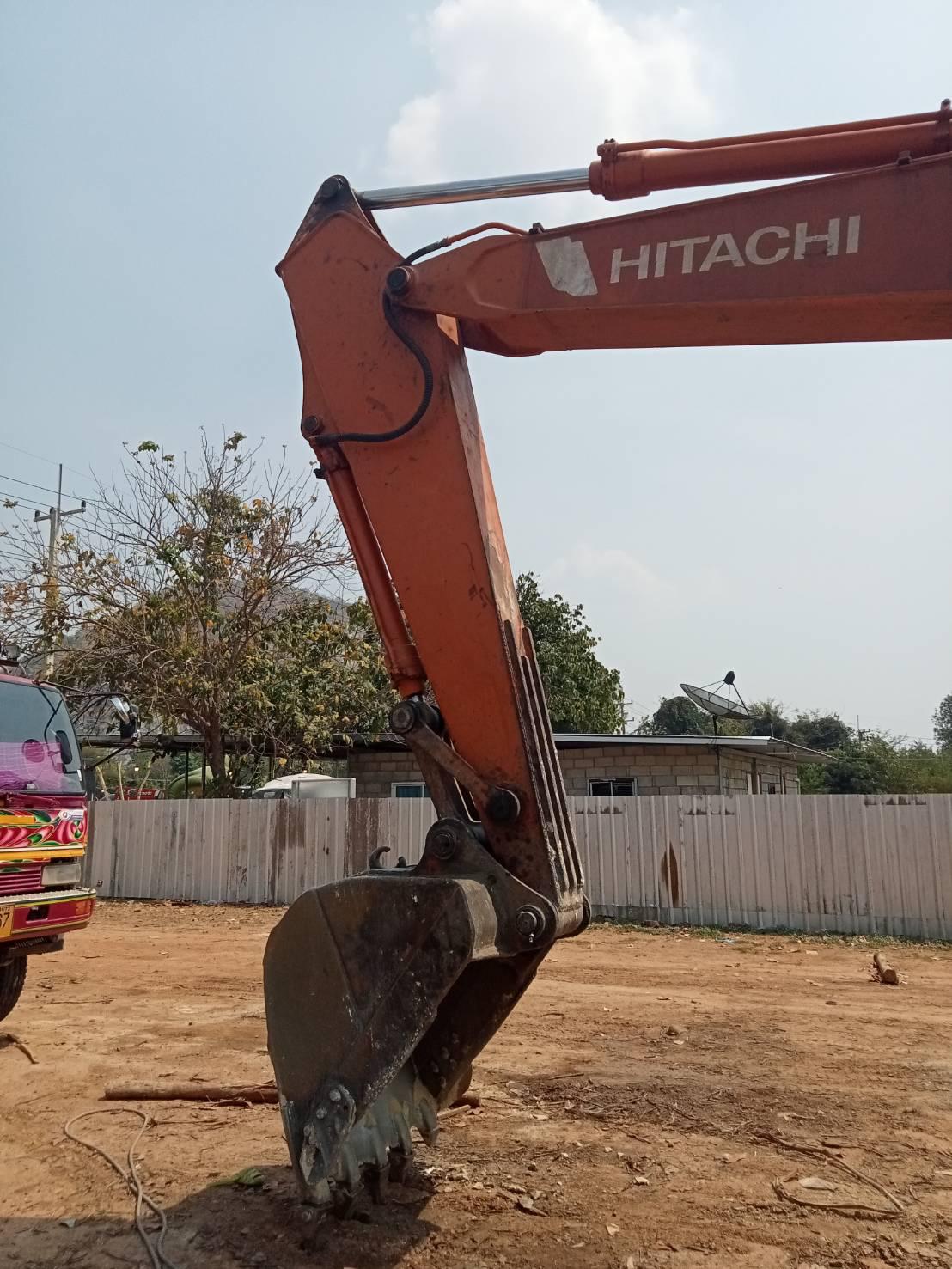 Máy xúc Hitachi EX200-3 1999 Thái